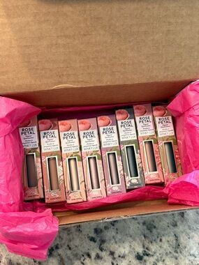 WINKY LUX Rose Petal liquid eyeshadow - all 8 shades